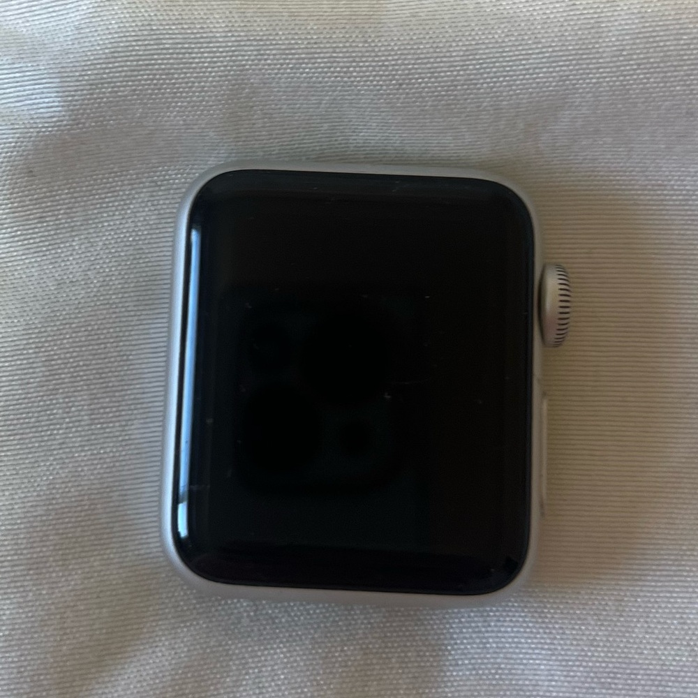 Apple Watch - 3 Series 38 MM
(Used and in good condition)
